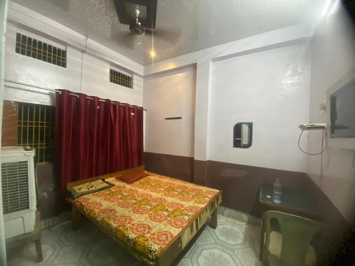Hotel Yatri Niwas พาราณสี ภายนอก รูปภาพ