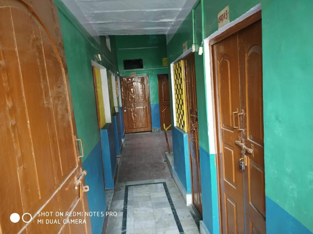 Hotel Yatri Niwas พาราณสี ภายนอก รูปภาพ