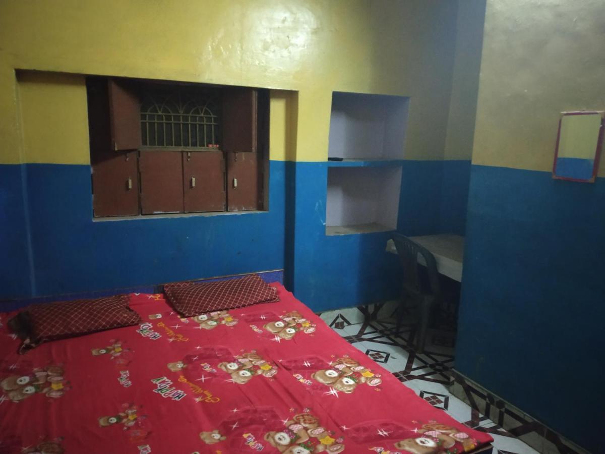 Hotel Yatri Niwas พาราณสี ภายนอก รูปภาพ